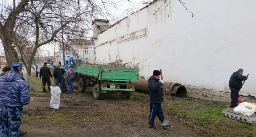 Сотрудники Ирбитского СИЗО-2 вышли на субботник