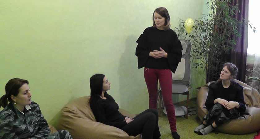  Павлопосадские платки помогают в психологической работе с сотрудницами СИЗО-2 в Ирбите