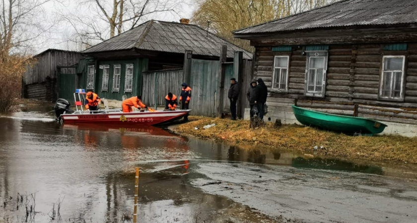 Паводковая ситуация в Ирбите под контролем. Спасатели оказывают адресную помощь населению (ФОТО, ВИДЕО)