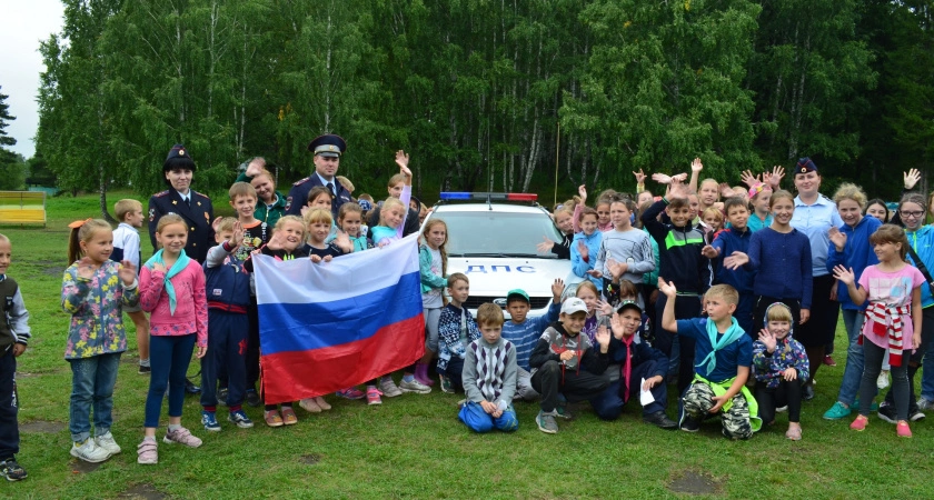 Фото к статье: Полиция Ирбита посетила загородный лагерь «Салют»