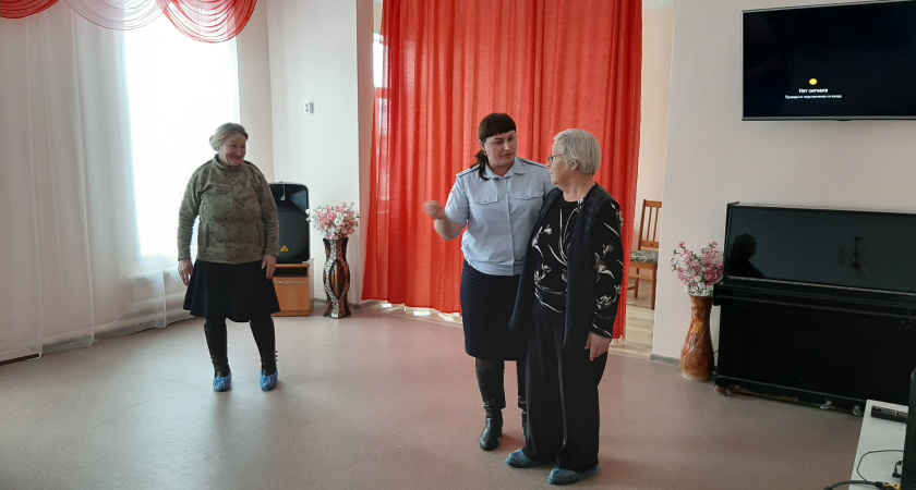 В Ирбите проведено мероприятие по безопасности дорожного движения среди граждан пожилого возраста