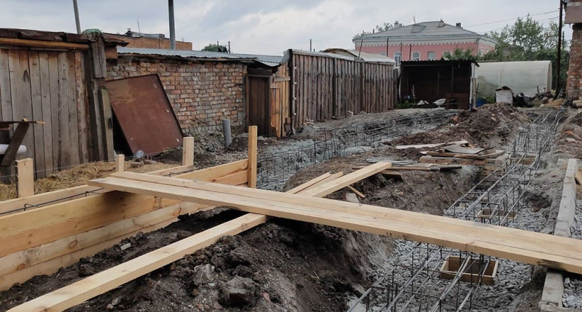 В Ирбите продолжается благоустройство придомовых территорий