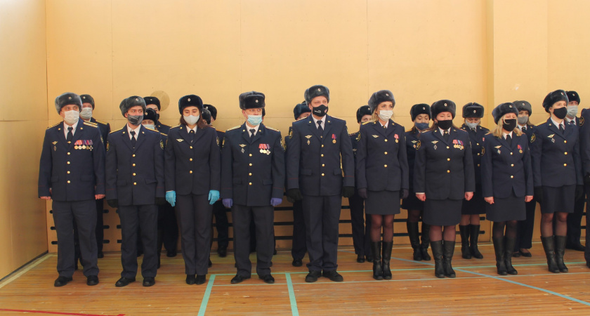 В СИЗО-2 состоялось торжественное построение в честь Дня работника УИС