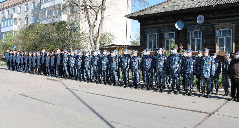 В Ирбите прошло торжественное построение сотрудников СИЗО-2, посвященное празднованию Дня Победы