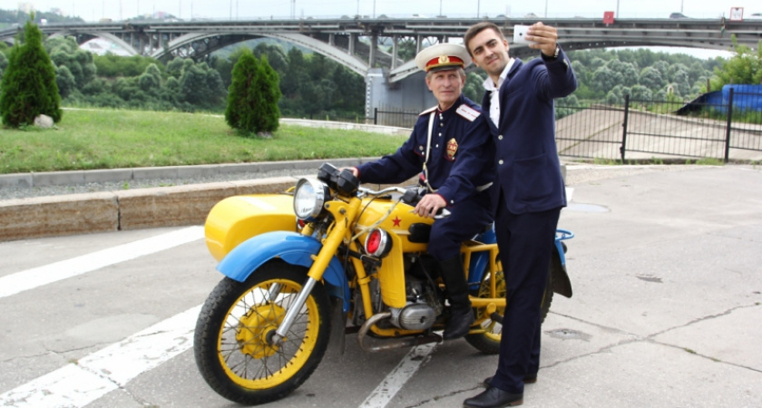 В Ирбите стартовал фотоконкурс «Селфи с сотрудником ГИБДД»