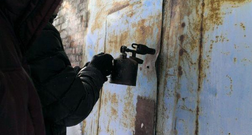 В Ирбите специализировавшиеся на кражах из гаражей мужчины отправлены за решетку