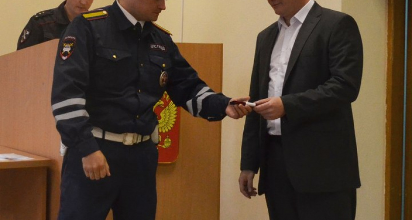 В Ирбите в преддверии профессионального праздника сотрудникам Госавтоинспекции вручены грамоты и благодарственные письма от руководства