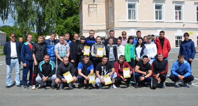Полицейские Ирбита на личном примере показали молодежи, что значит «В здоровом теле - здоровый дух»