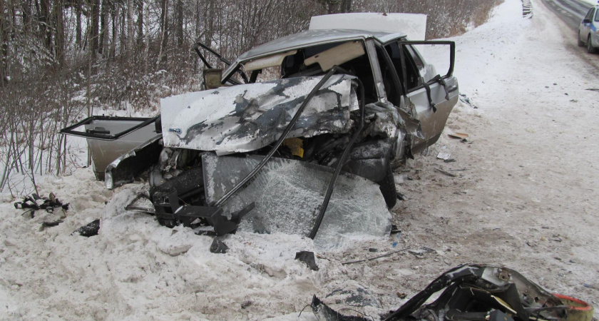 Сотрудники полиции Ирбита устанавливают обстоятельства ДТП с погибшими