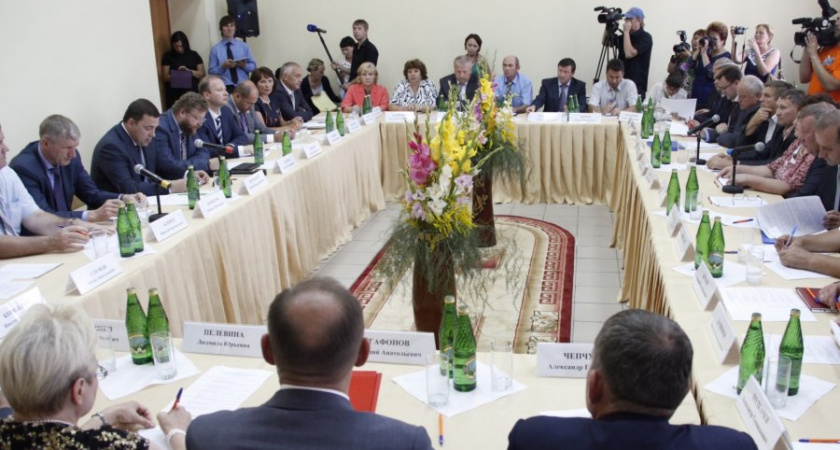 Куйвашев велел взять в оборот 40% заброшенных земель. «Представьте, каких результатов мы сможем добиться»