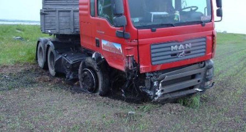 В результате столкновения двух автомобилей погиб один из водителей