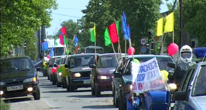 Автопробегом ударили по нарушителям на дорогах