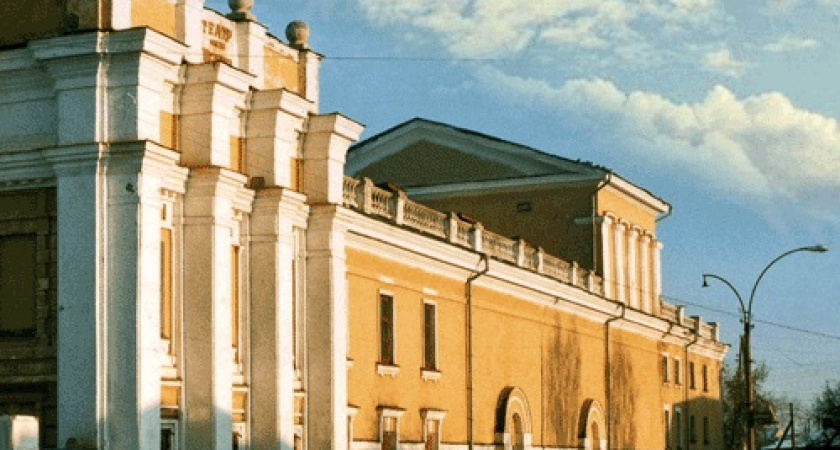 С днём рождения, театр!