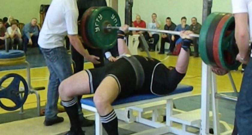 Взял вес штанги в жиме лёжа - 225 кг