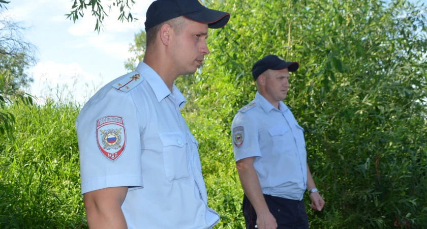 Фото к статье: Полиция Ирбита на страже безопасности отдыхающих близ водоёмов граждан