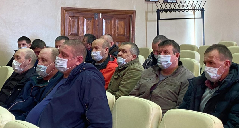 Сотрудники ирбитской Госавтоинспекции провели рабочую встречу с водителями ирбитской ЦГБ