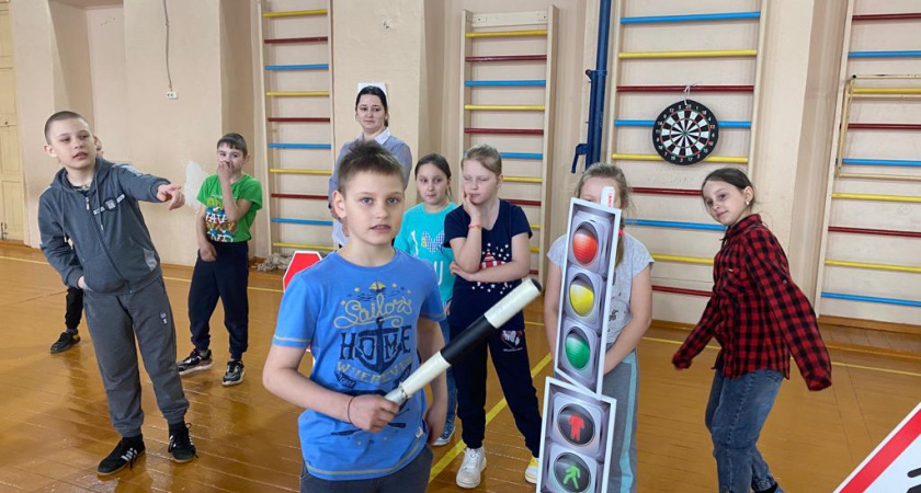 Сотрудники ГИБДД Ирбита проводят профилактические мероприятия по ПДД в пришкольных лагерях