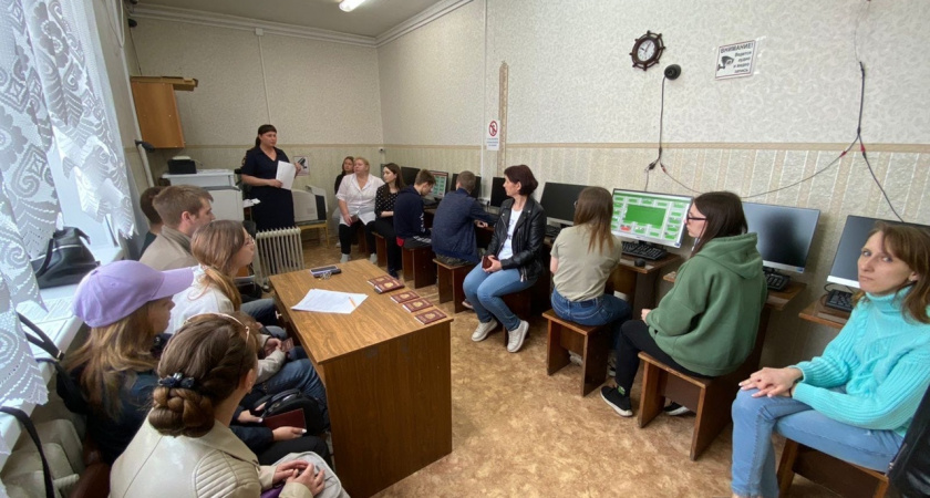 Сотрудники Ирбитской Госавтоинспекции проводят профилактические мероприятия с курсантами автошкол перед сдачей экзамена на право управления транспортными средствами