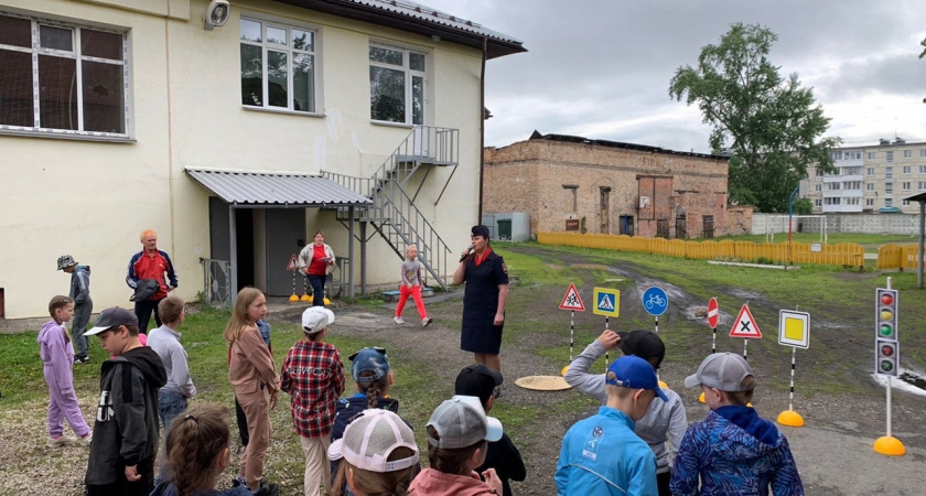 Сотрудники Ирбитской Госавтоинспекции проводят профилактическую работу в пришкольных лагерях