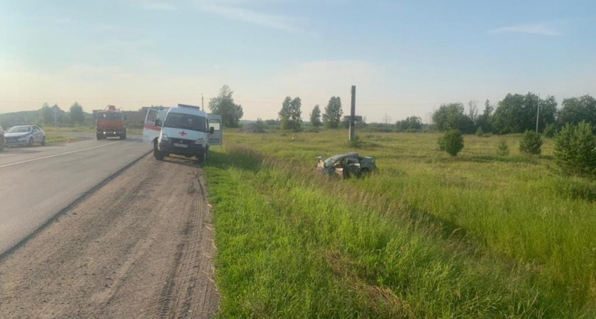 В Ирбитском районе водитель автомобиля отвлёкся от управления транспортным средством и допустил съезд с проезжей части дороги