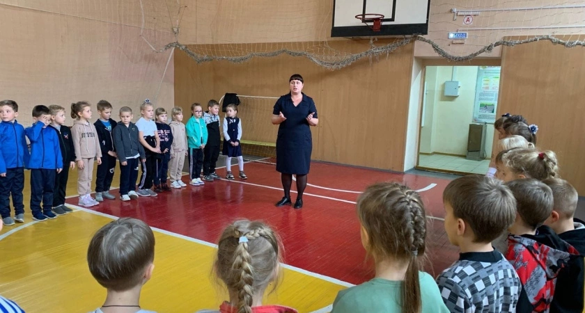 Фото к статье: Сотрудники Госавтоинспекции Ирбита в преддверии осенних школьных каникул проводят профилактическое мероприятие «Внимание, каникулы!»