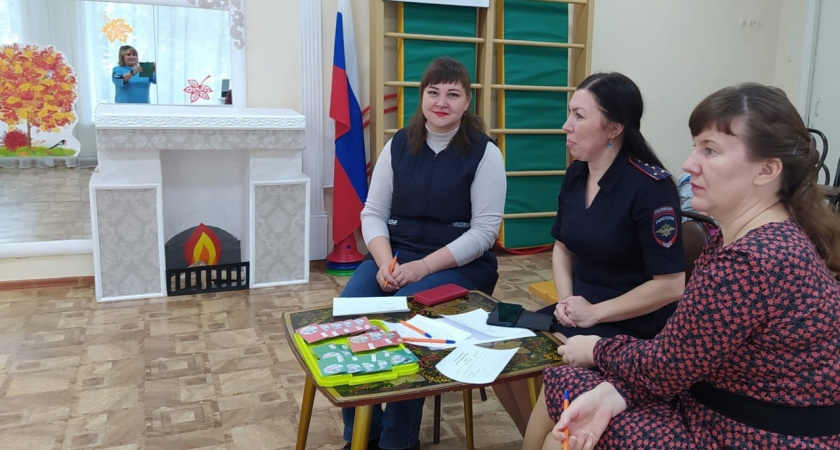В Ирбите сотрудники Госавтоинспекции посвящают дошколят в ЮИД