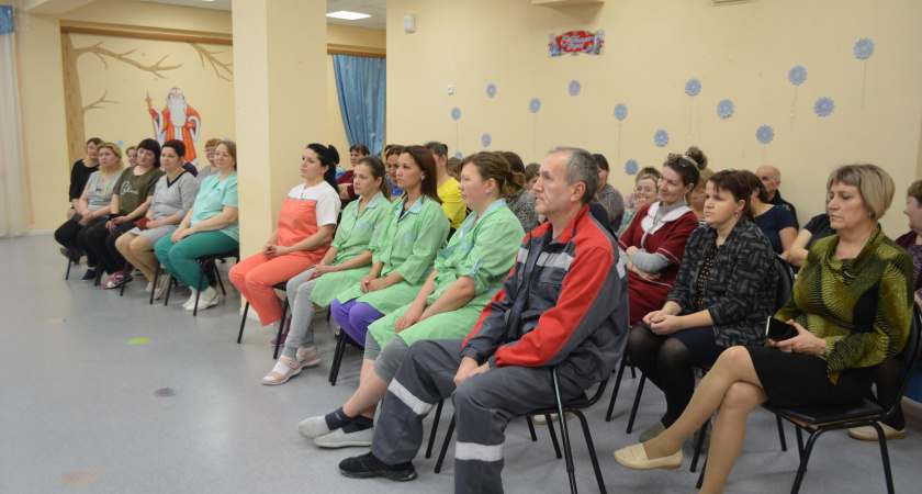 В Ирбите сотрудники полиции продолжают проводить профилактические беседы с трудовыми коллективами