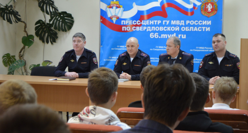 В Ирбите состоялся круглый стол при участии студентов и полицейских в рамках акции «Студенческий десант»