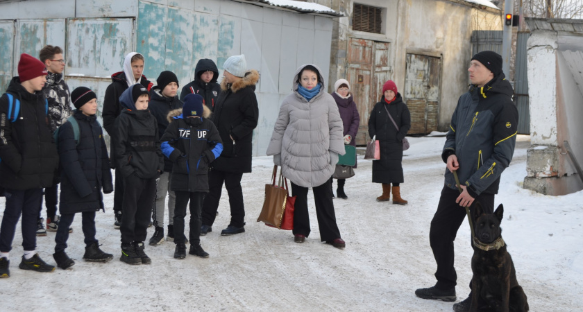 Ирбитские полицейские провели профилактическую встречу с подшефными детьми в отделе полиции