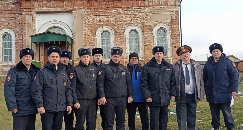 В Ирбите провели панихиду по сотрудникам МВД, погибшим при исполнении служебного долга