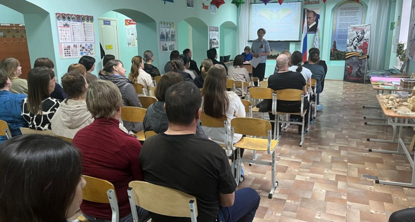 В Ирбите сотрудники полиции обсудили с родителями безопасность и занятость подростков