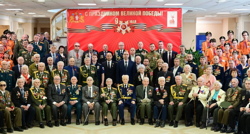 В Ирбите ветеранов поздравили лично: Паслер и Жога приехали с цветами и тёплыми словами