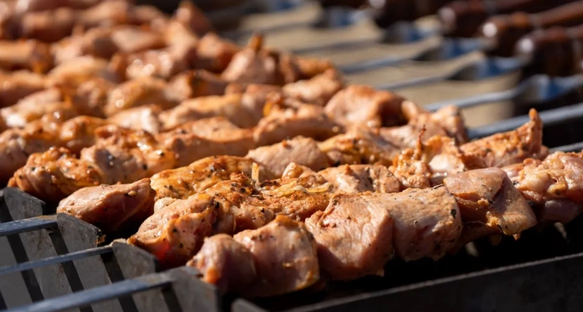 Шашлык "Мираторга" проверили по правильной методике, нарушений не выявлено