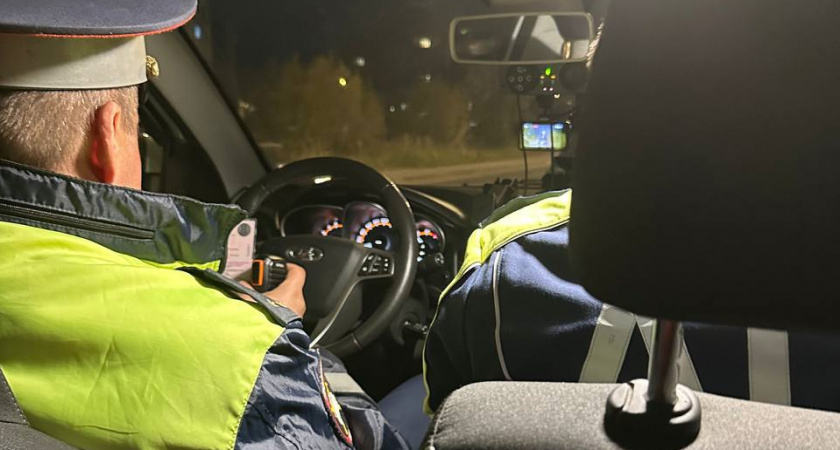 Автоюрист разъяснил, почему ни в коем случае нельзя говорить инспектору ГИБДД, кем работает водитель: запомните на всю жизнь