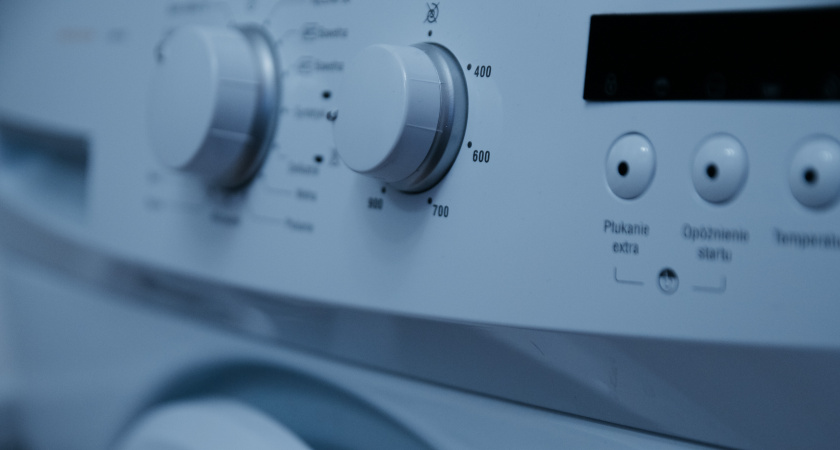 Стиральная машинка больше не скачет по ванной: делюсь 1 хитростью — научил бывалый сантехник