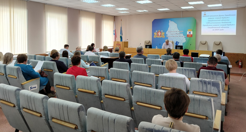 Депутаты Ирбита обсудили развитие города и отчёты за прошлый год