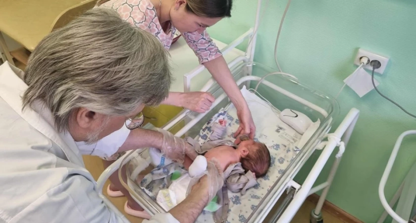 Уральские врачи спасли новорождённого с редкой патологией кишечника