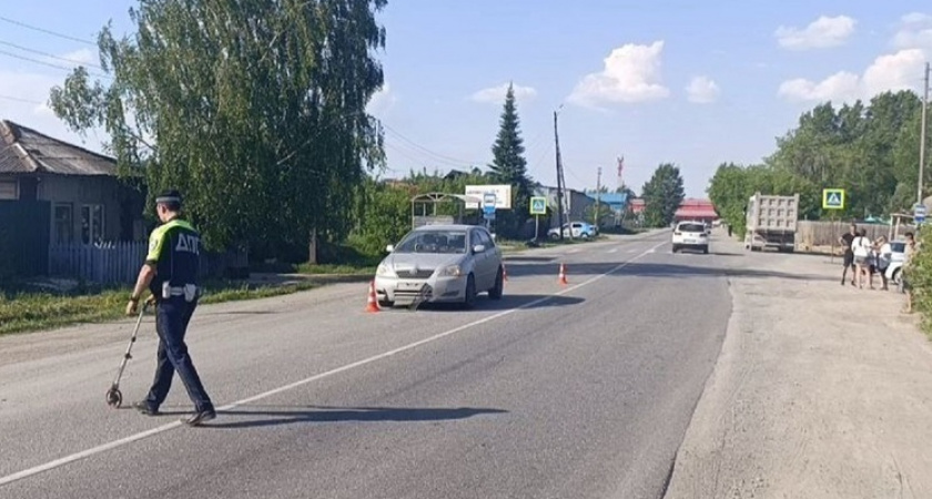 В Свердловской области автомобиль сбил 11-летнюю девочку