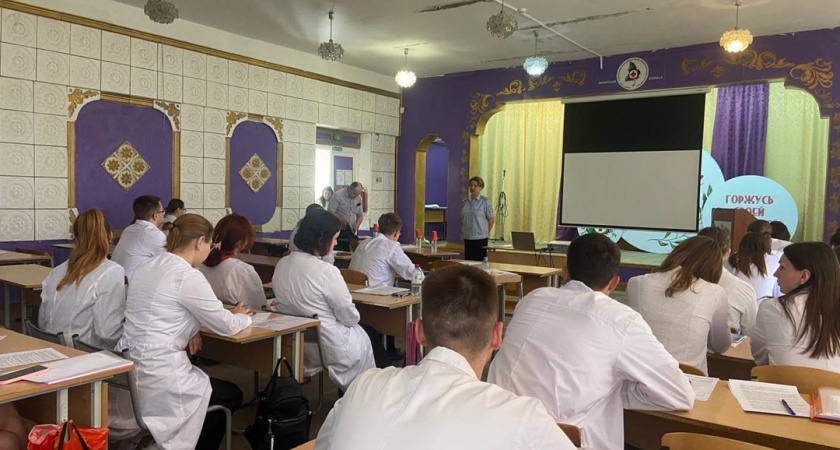 Полицейские Ирбита провели встречу с молодежью в рамках патриотической акции
