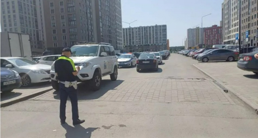 Трагедия во дворе Екатеринбурга - внедорожник сбил вырвавшегося из рук отца ребенка