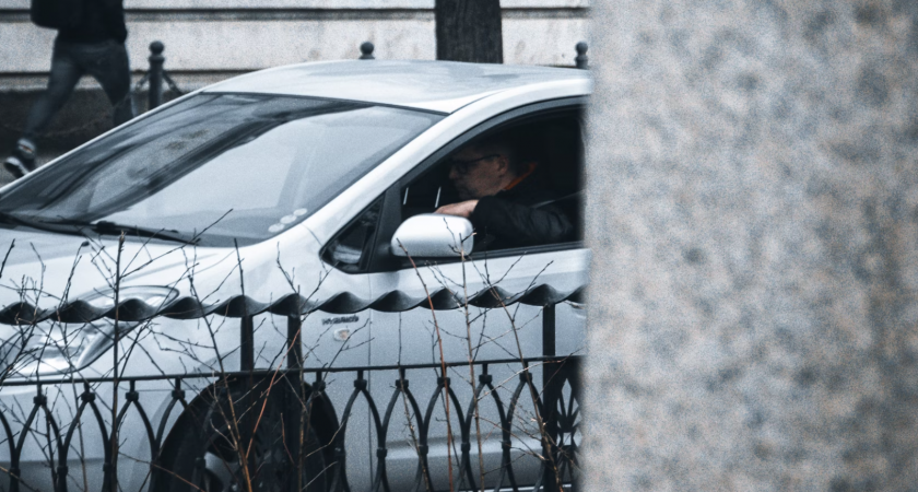 Автовладельцев предупредили. С 13 июня начнут лишать прав за опущенные стекла