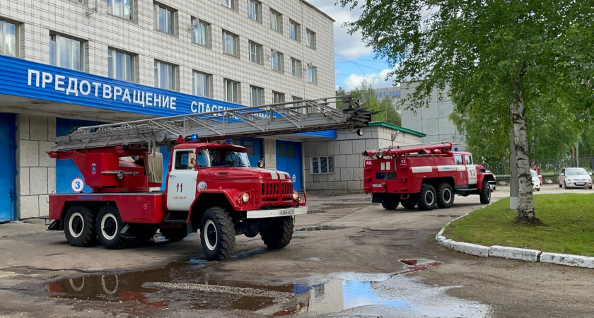 Пожар охватил цех в Свердловской области