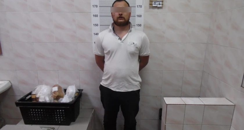 В Екатеринбурге продавец духов похитил у покупателя почти два миллиона рублей