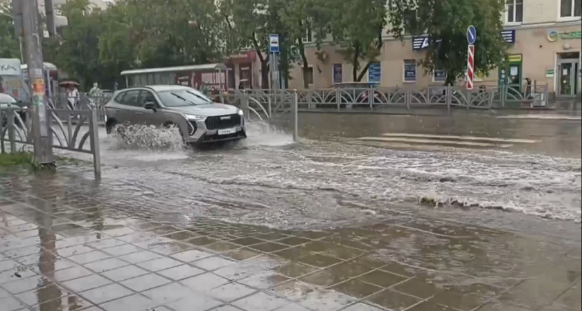 Столица Свердловской области уходит под воду из-за ливней