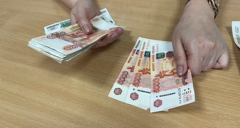 Средняя зарплата в Екатеринбурге превысила 100 тысяч рублей