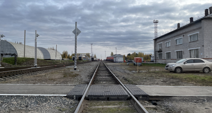 Грузовой вагон сошел с рельсов в Свердловской области