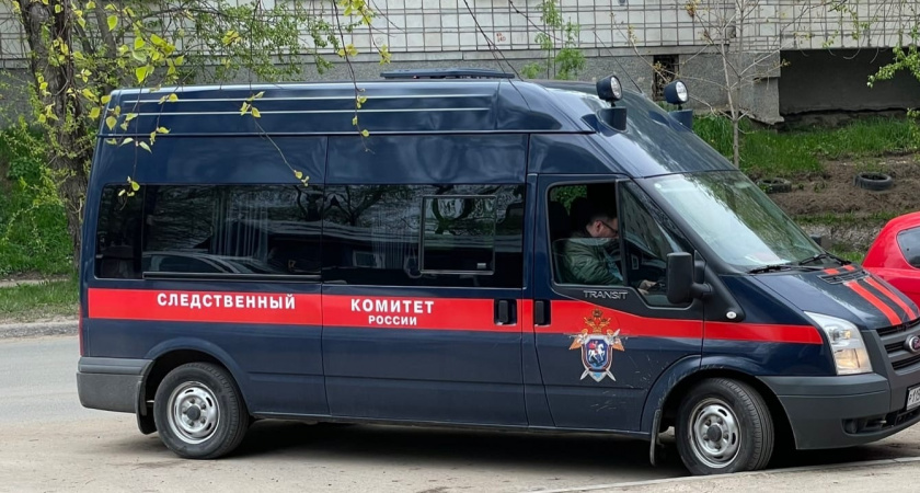 Трагедия на екатеринбургском заводе: работница погибла из-за травмы от движущейся техники