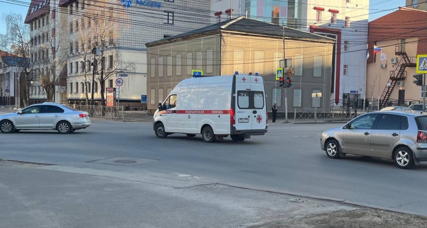 В Свердловской области спасатели освободили подростка из-под тяжелого камня