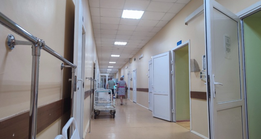 В Екатеринбурге пациенту удалили опухоль кишечника без разрезов