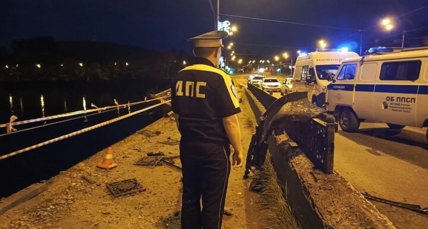 Трое погибли после падения Lexus в водоем в Свердловской области